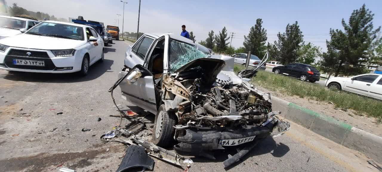 تصادف شدید خودرو پراید و میکسر در بزرگراه پیامبر اعظم(ص)+تصویر تصادف شدید خودرو پراید و میکسر در بزرگراه پیامبر اعظم(ص)+تصویر