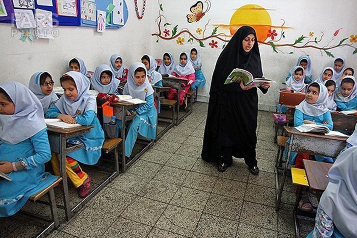 سخنگوی وزارت آموزش و پرورش از پرداخت حق‌التدریس فصل زمستان معلمان و حقوق معلمان خرید خدمات تا پایان اردیبهشت ماه جاری خبر داد.