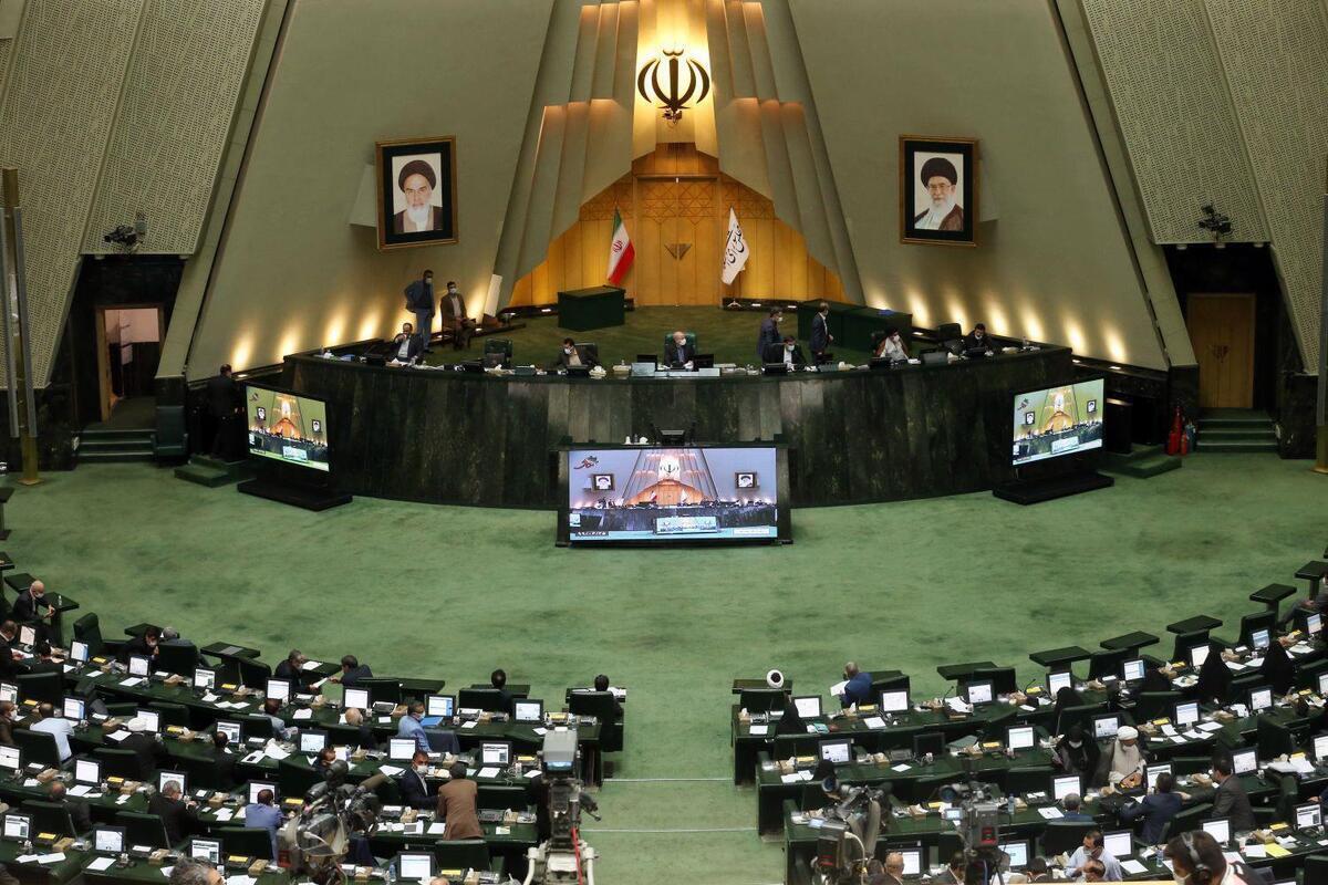 در نشست علنی امروز مجلس شورای اسلامی، کلیات طرح تقویت و توسعه علوم، پژوهش و نوآوری دفاعی کشور (طرح تشکیل سازمان پژوهش و نوآوری «سپند») با رأی مثبت نمایندگان مجلس تصویب شد.