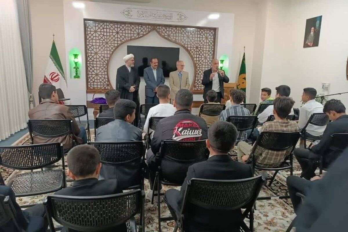 به همت مدیریت زائران غیرایرانی حرم مطهر رضوی، جشن‌تکلیف نوجوانان پسر عرب‌زبان در حرم مطهر رضوی برگزار شد.