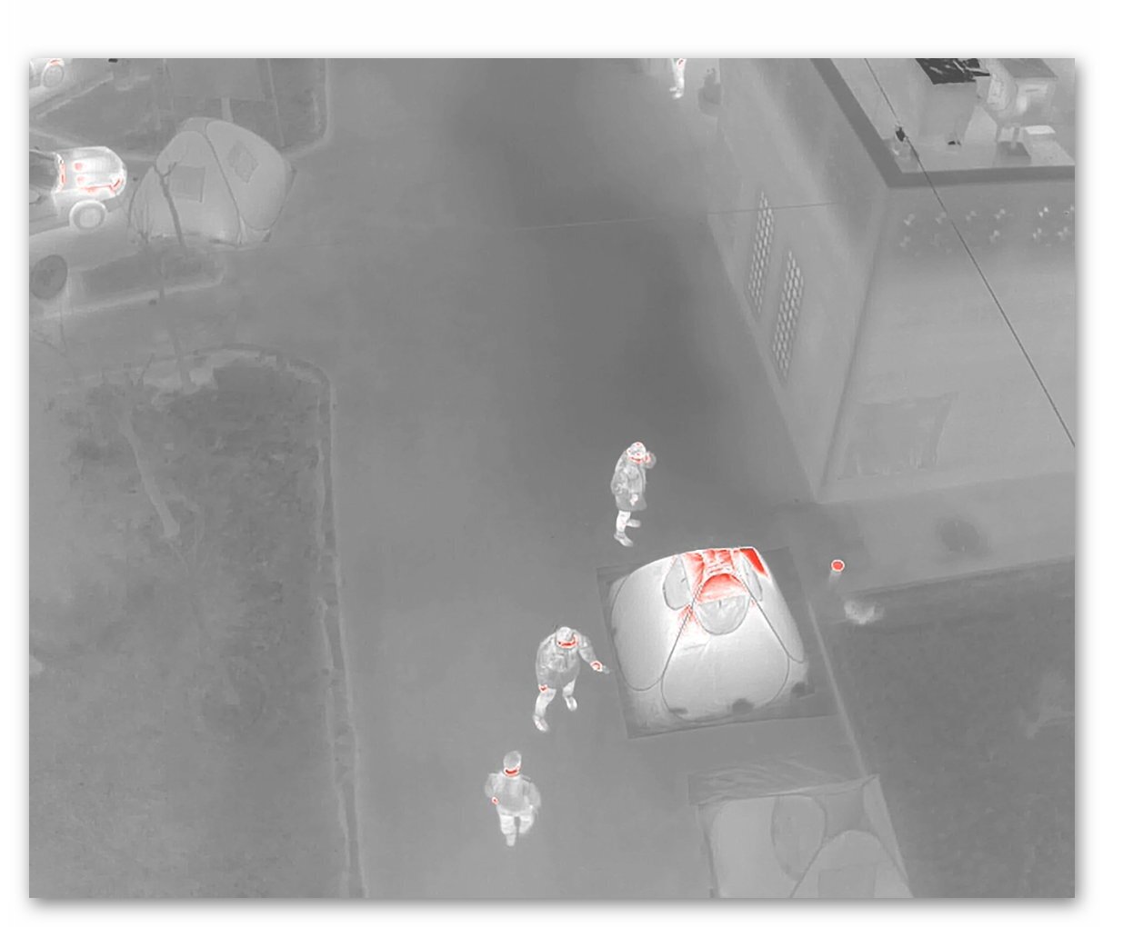 تصاویر واقعی از نجات جان ۶ نفر در اصفهان توسط پهپاد آتش نشان تصاویر واقعی از نجات جان ۶ نفر در اصفهان توسط پهپاد آتش نشان