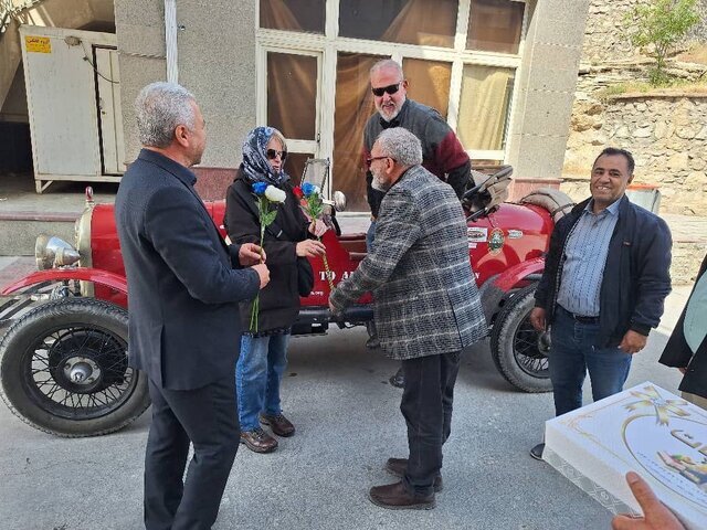 سفر زوج استرالیایی با خودروی ۱۰۰ ساله به ایران سفر زوج استرالیایی با خودروی ۱۰۰ ساله به ایران