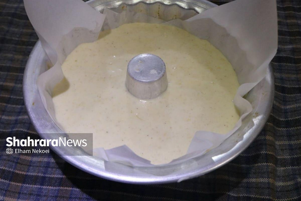 طرزتهیه کیک هلوگلاب با سس مخصوص + عکس مواد کیک در قالب