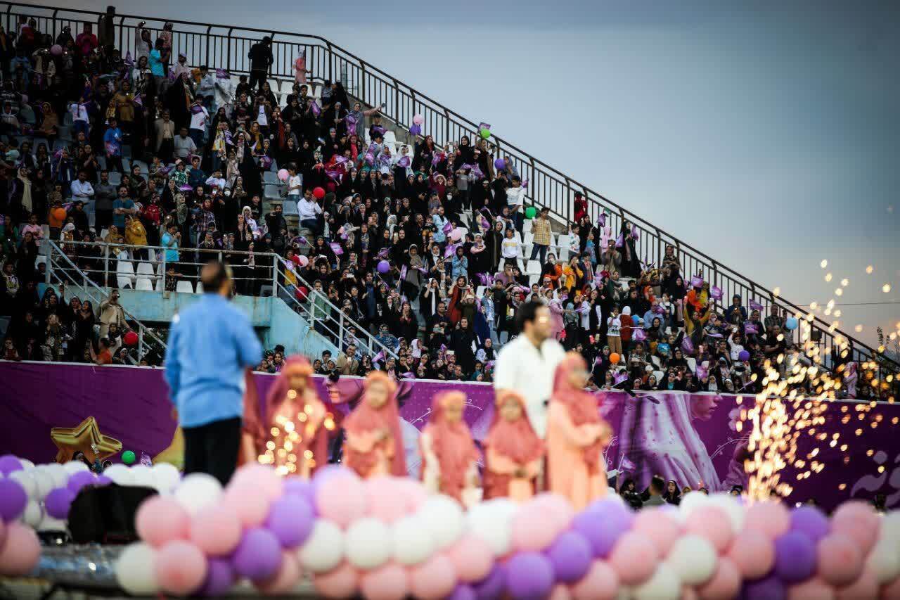 ۱۱ هزار جشن زیر سایه خورشید در کشور دلهای عاشقان را روانه حرم امام مهربانیها کرد ۱۱ هزار جشن زیر سایه خورشید در کشور دلهای عاشقان را روانه حرم امام مهربانیها کرد