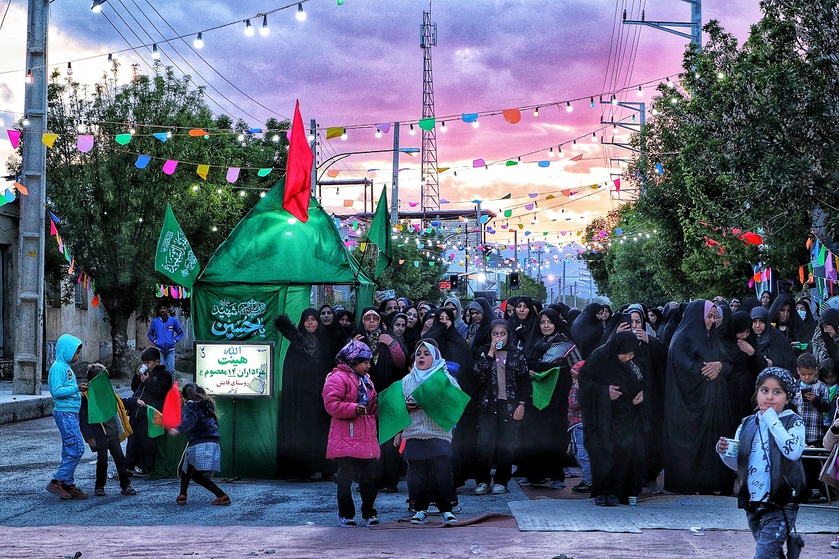 ۱۱ هزار جشن زیر سایه خورشید در کشور دلهای عاشقان را روانه حرم امام مهربانیها کرد ۱۱ هزار جشن زیر سایه خورشید در کشور دلهای عاشقان را روانه حرم امام مهربانیها کرد