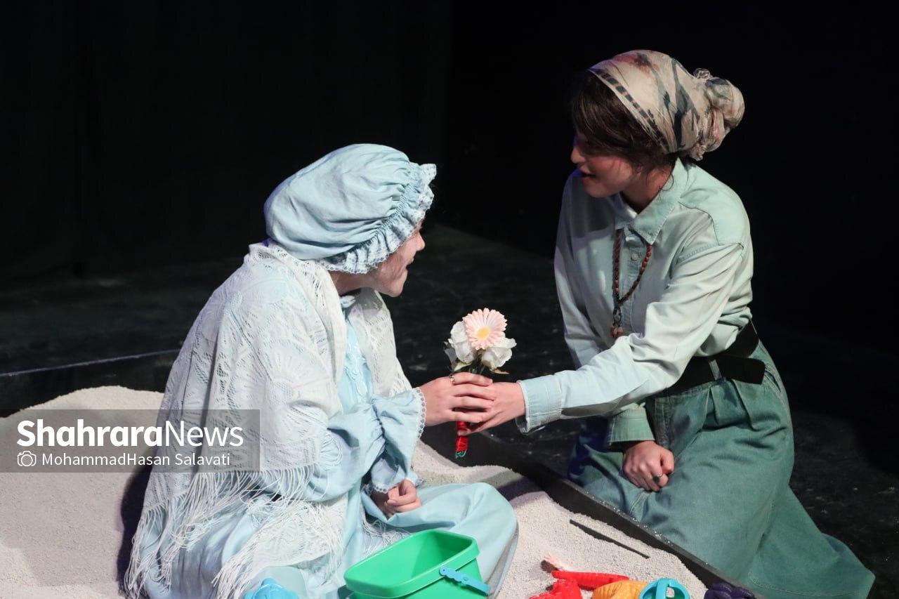 نمایش انگلیسی «On A Perfect Sad DAY » تجربهای نو و جدید که این روزها بر روی صحنه تئاتر مشهد اجرا دارد نمایش انگلیسی «On A Perfect Sad DAY » تجربهای نو و جدید که این روزها بر روی صحنه تئاتر مشهد اجرا دارد