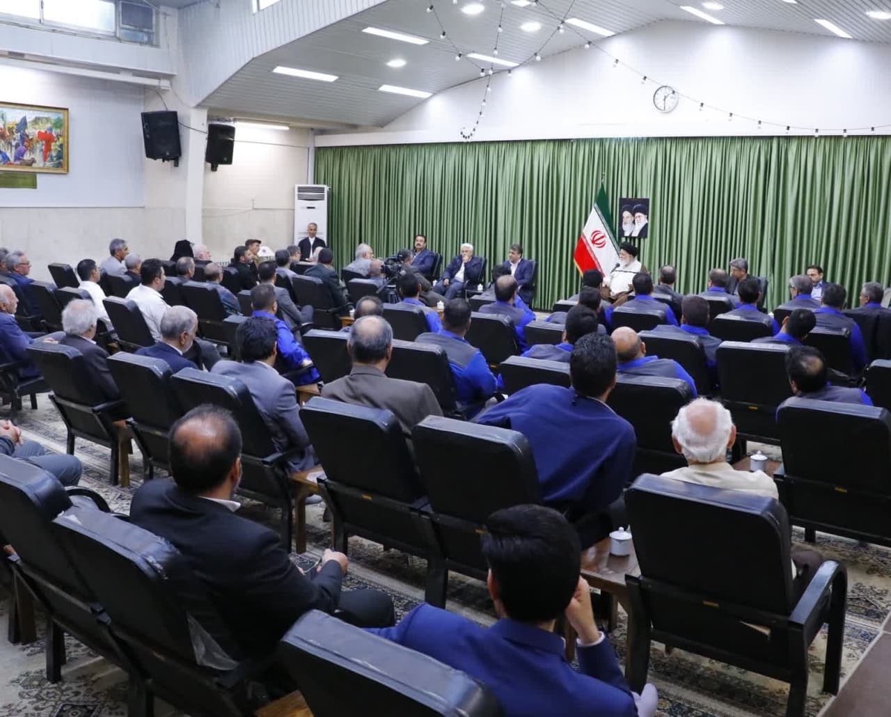 آیت الله علم الهدی: کارگر باید لذت آسایش و رفاه را در خانواده خود تجربه کند آیت الله علم الهدی: کارگر باید لذت آسایش و رفاه را در خانواده خود تجربه کند