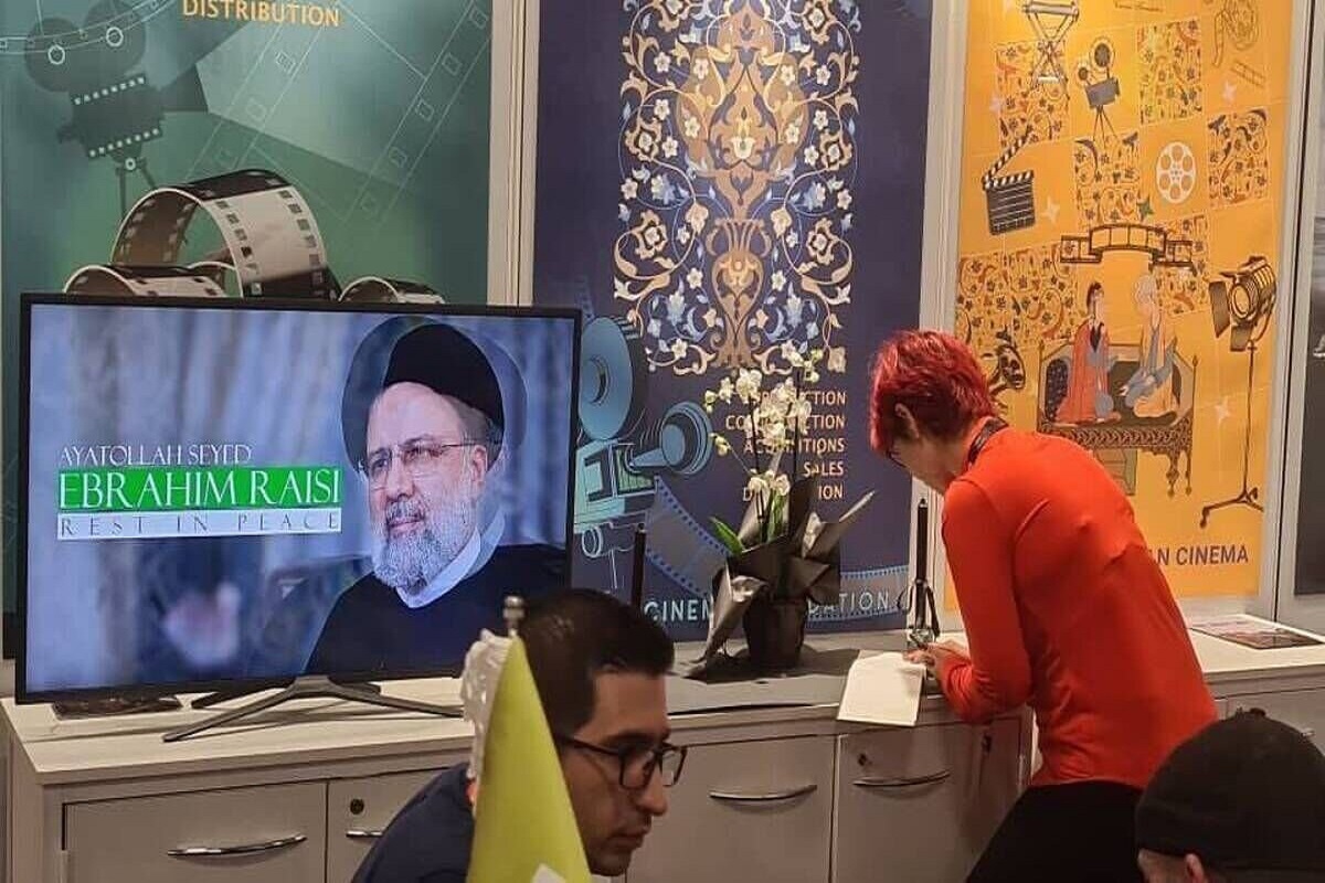 نصب المان سوگواری در جشنواره کن برای رئیس جمهور شهید کشورمان + عکس نصب المان سوگواری در جشنواره کن برای رئیس جمهور شهید کشورمان + عکس