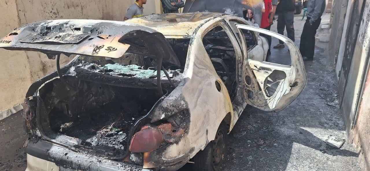 حریق خودرو پژو ۲۰۶ به دلیل نامعلوم و تلاش آتش نشانان برای پیشگیری از انفجار (۱۴ خرداد ۱۴۰۳) حریق خودرو پژو ۲۰۶ به دلیل نامعلوم و تلاش آتش نشانان برای پیشگیری از انفجار (۱۴ خرداد ۱۴۰۳)