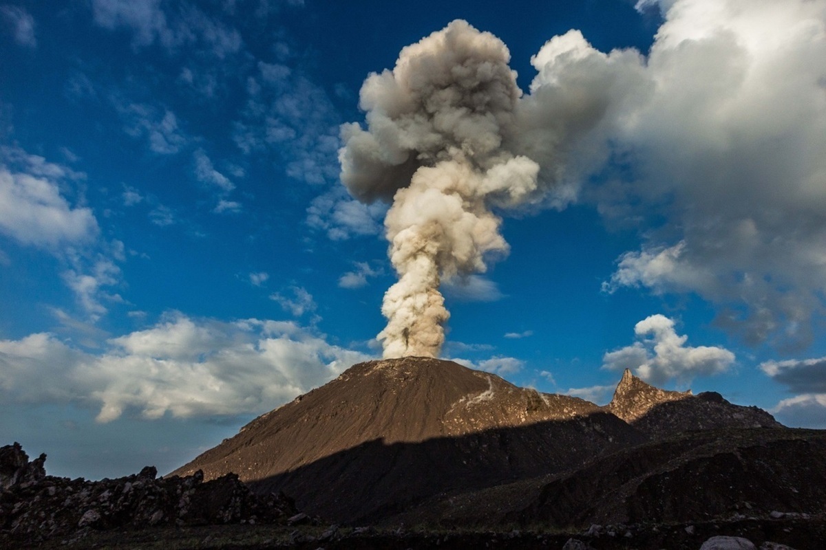 ویدئو| فوران مجدد کوه آتشفشان ایبو در اندونزی