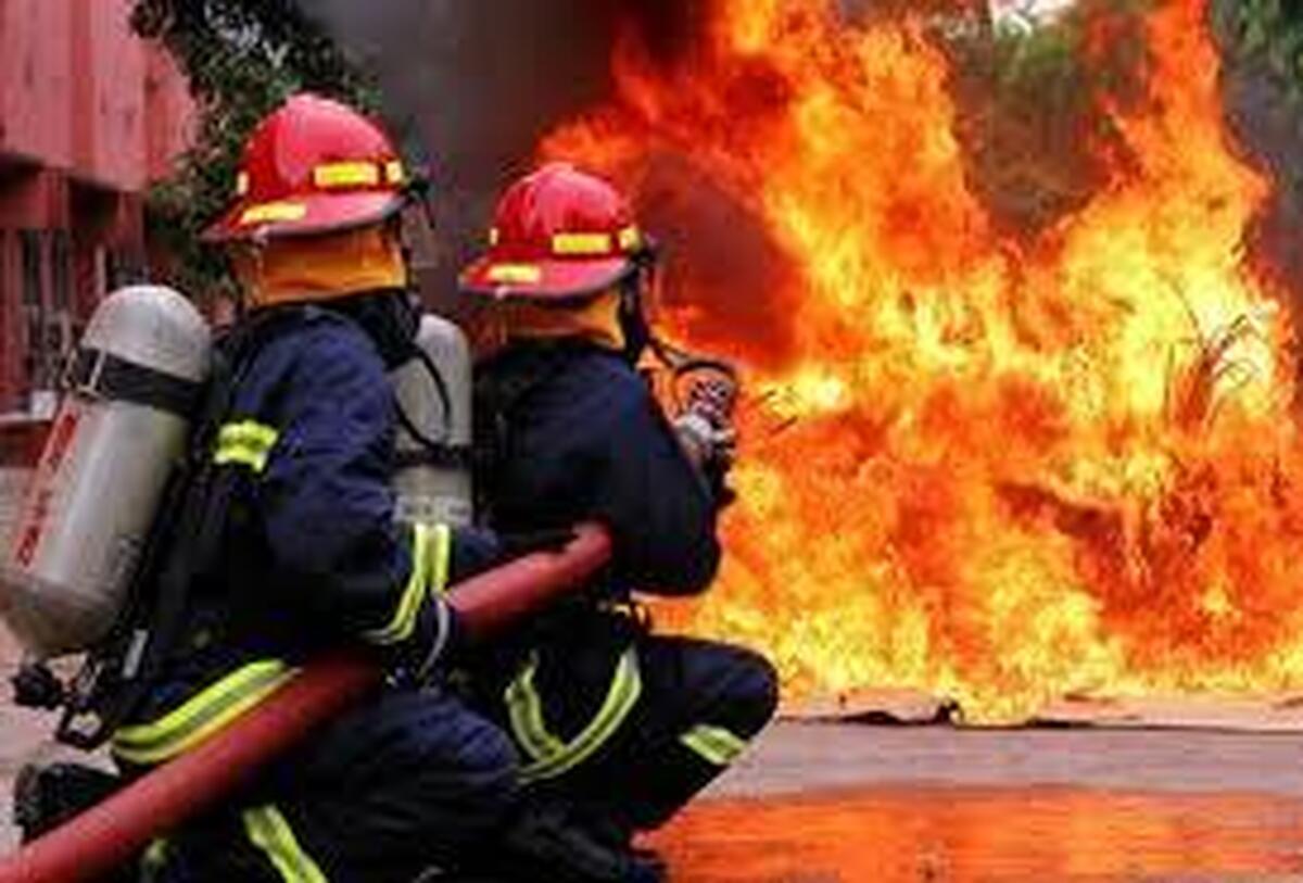 تکمیلی| حریق انبار ضایعات با حضور آتش نشانان ۱۸ ایستگاه اطفا شد+ تصاویر این حادثه (۱۷ خرداد۱۴۰۳)