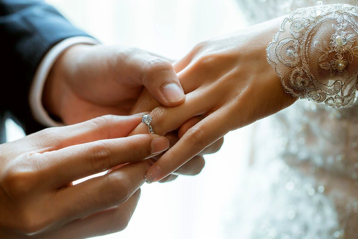 حکم ازدواج فرد مسلمان با فرد مسیحی چیست؟
