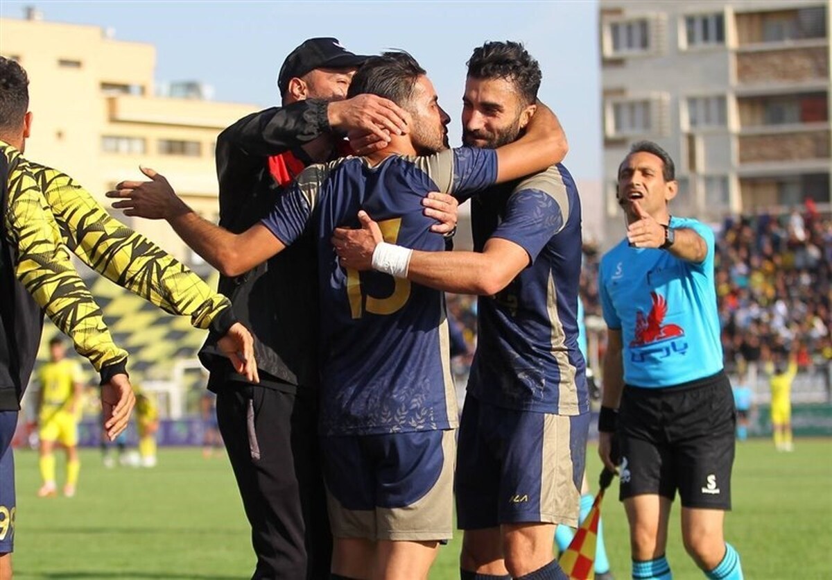 ویدیو جشن صعود چادرملوی اردکان به لیگ برتر فوتبال