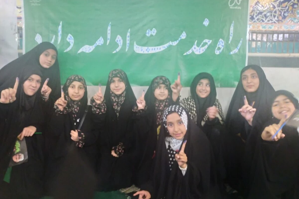 دختران «ملکه» سوگوار شهید جمهور شدند | قصه شهید جمهور را مادران برای فرزندانشان تعریف کنند