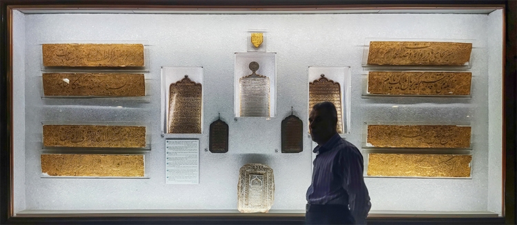 کشف کتیبه ۹۰۰ ساله از عتیقهفروشی در تهران کشف کتیبه ۹۰۰ ساله از عتیقهفروشی در تهران