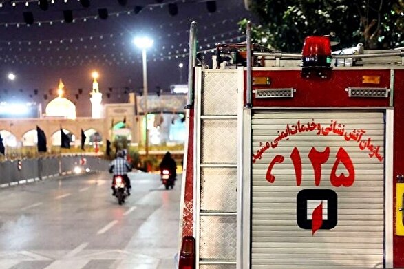 استقرار آتش‌نشانان در خیابان‌های منتهی به حرم امام رضا (ع) همزمان با روز عرفه و عید قربان