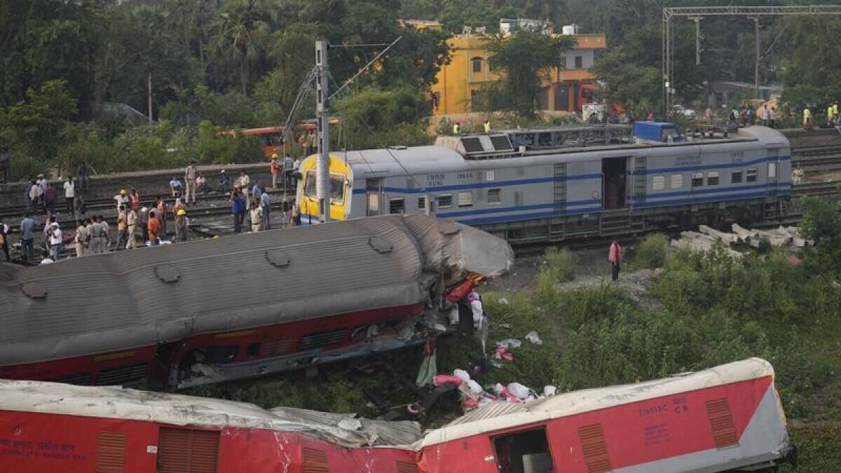 ویدئو| حادثه مرگبار در برخورد قطار باری و مسافربری در هند