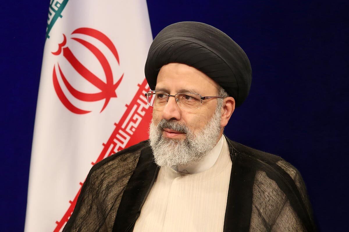 پیکر مطهر آیت الله سید ابراهیم رئیسی پس از تشییع تاریخی در شهر‌های تبریز، قم و تهران روز پنجشنبه سوم خرداد در آغوش مردم خراسان جنوبی قرار گرفت تا مردم دیار خاوران میزبان آخرین سفر استانی رئیس جمهور شهید باشند.
