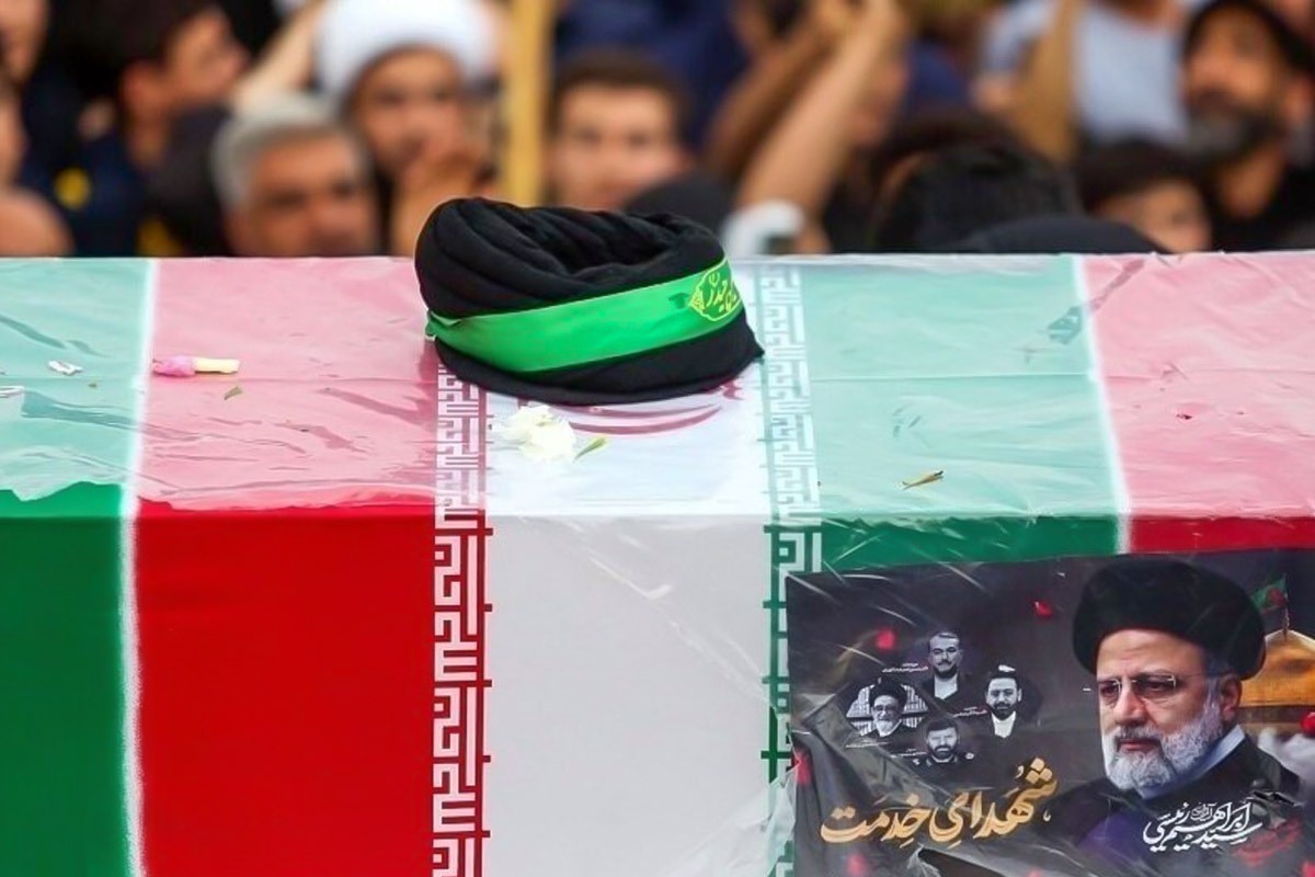 دختر خردسال شهید مدافع امنیت محمدرضا اسداللهی به استقبال پیکر مطهر شهید آیت‌الله رئیسی در مشهدمقدس رفت.