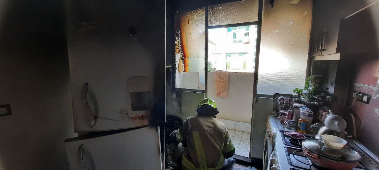 تلاش ۱۵ آتش نشان برای مهار حریق یک منزل مسکونی در مشهد (۳۰ خرداد ۱۴۰۳) تلاش ۱۵ آتش نشان برای مهار حریق یک منزل مسکونی در مشهد (۳۰ خرداد ۱۴۰۳)