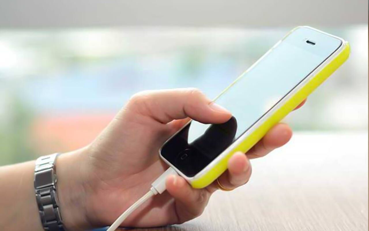 راهکارهایی برای مراقبت از گوشی هوشمند در گرمای فصل تابستان راهکارهایی برای مراقبت از گوشی هوشمند در گرمای فصل تابستان