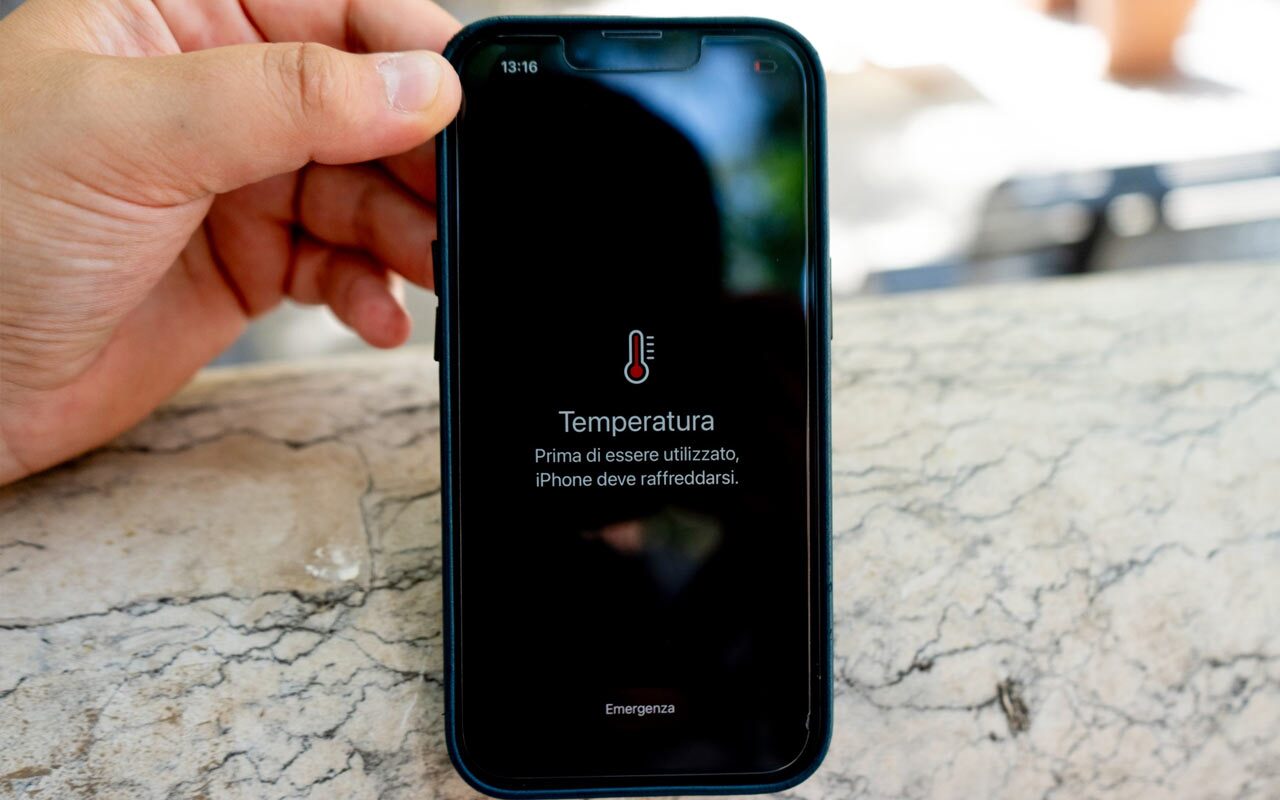 راهکارهایی برای مراقبت از گوشی هوشمند در گرمای فصل تابستان راهکارهایی برای مراقبت از گوشی هوشمند در گرمای فصل تابستان