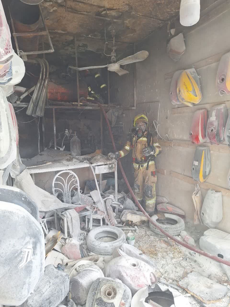 حریق و انفجار تعمیرگاه موتورسیکلت یک مصدوم بر جای گذاشت (۳۱ خرداد ۱۴۰۳) حریق و انفجار تعمیرگاه موتورسیکلت یک مصدوم بر جای گذاشت (۳۱ خرداد ۱۴۰۳)