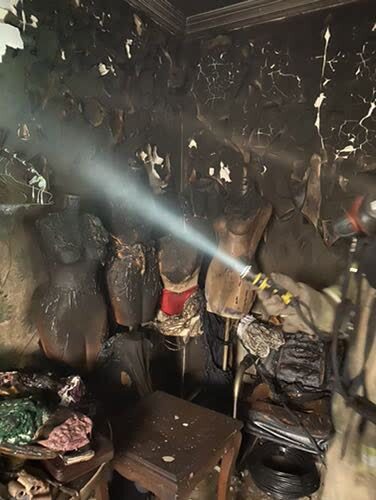 نجات چهار شهروند از درون حریق منزل مسکونی در خیابان فلسطین (۷ خرداد ۱۴۰۳) نجات چهار شهروند از درون حریق منزل مسکونی در خیابان فلسطین (۷ خرداد ۱۴۰۳)