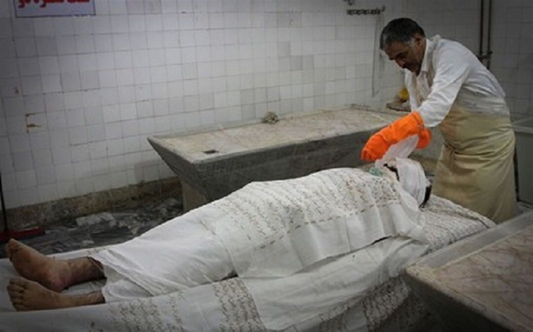 کفن فروش: کارتخوان نداریم، کارت به کارت کنید! کفن فروش: کارتخوان نداریم، کارت به کارت کنید!