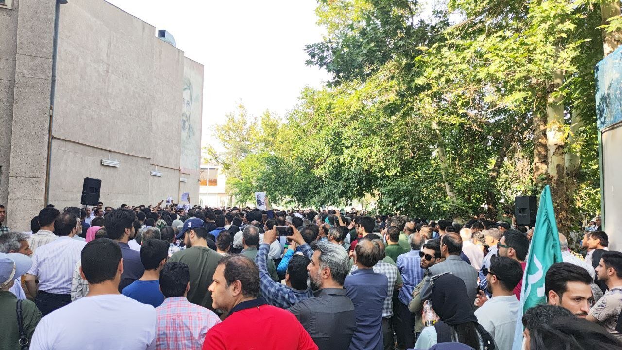 ظریف در مشهد: ایرانی نباید تحقیر شود، ایرانی باید در سراسر جهان تجلیل شود ظریف در مشهد: ایرانی نباید تحقیر شود، ایرانی باید در سراسر جهان تجلیل شود