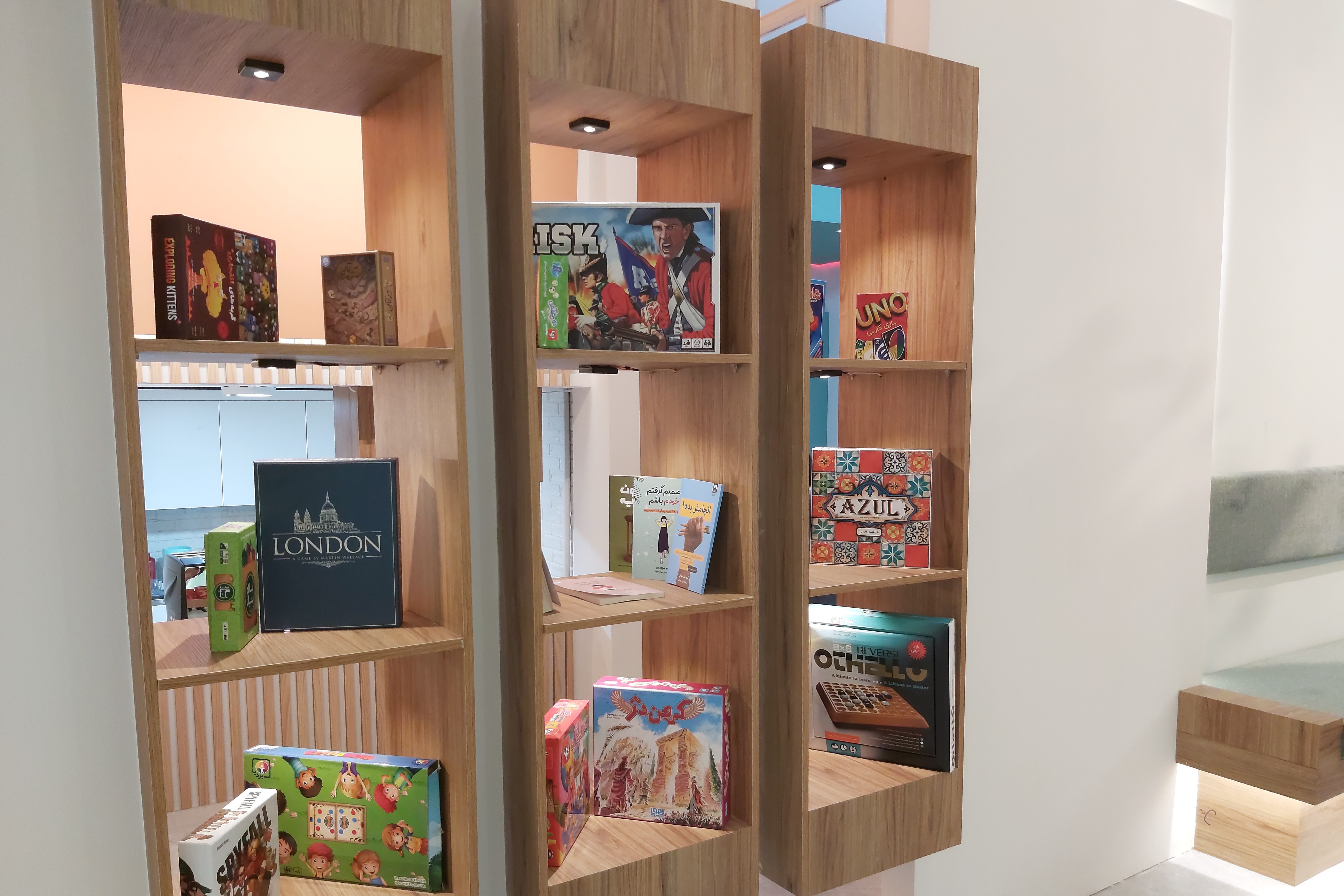 حال خوش دختران ۷ تا مادربزرگهای ۹۰ ساله در کافه بازی ویژه بانوان حال خوش دختران ۷ تا مادربزرگهای ۹۰ ساله در کافه بازی ویژه بانوان