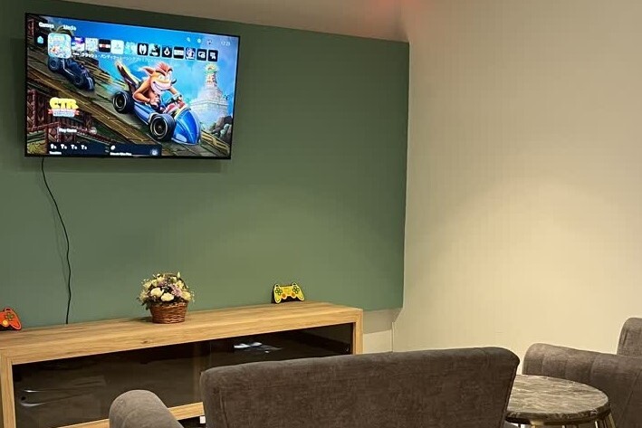 حال خوش دختران ۷ تا مادربزرگهای ۹۰ ساله در کافه بازی ویژه بانوان حال خوش دختران ۷ تا مادربزرگهای ۹۰ ساله در کافه بازی ویژه بانوان