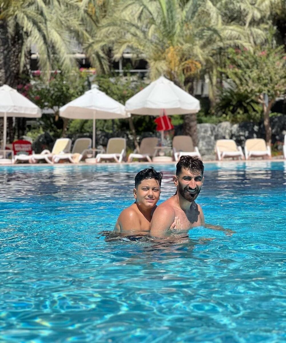 بیرو، ز غوغای جهان فارغ! بیرو، ز غوغای جهان فارغ!