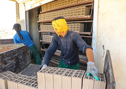 روایتی گرم از آجرهایی که مشهد را ساختند روایتی گرم از آجرهایی که مشهد را ساختند