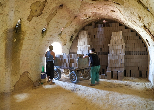 روایتی گرم از آجرهایی که مشهد را ساختند روایتی گرم از آجرهایی که مشهد را ساختند