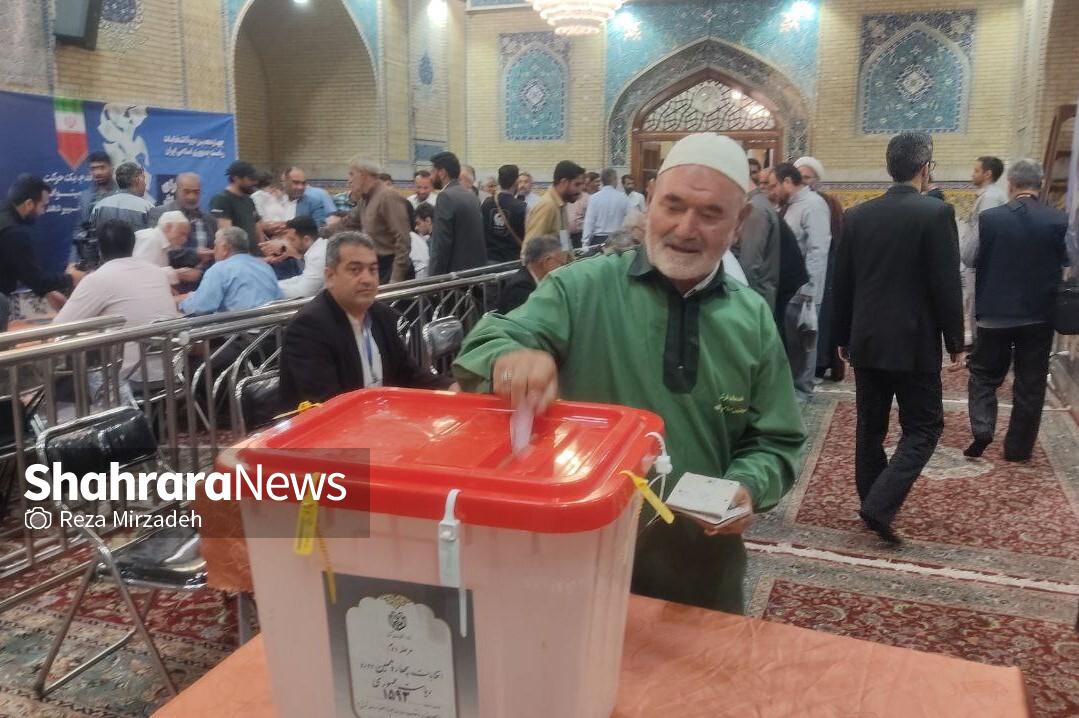 آغاز فرایند اخذ رأی مرحله دوم انتخابات چهاردهمین دوره ریاستجمهوری در حرم امامرضا (ع) (۱۵ تیر ۱۴۰۳) + فیلم و تصاویر آغاز فرایند اخذ رأی مرحله دوم انتخابات چهاردهمین دوره ریاستجمهوری در حرم امامرضا (ع) (۱۵ تیر ۱۴۰۳) + فیلم و تصاویر