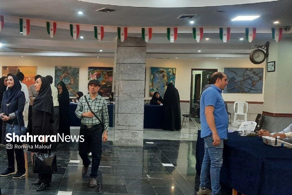 هنرمندان و اصحاب رسانه پای صندوق رای در مجتمع امامرضا (ع) (۱۵ تیر ۱۴۰۳) هنرمندان و اصحاب رسانه پای صندوق رای در مجتمع امامرضا (ع) (۱۵ تیر ۱۴۰۳)