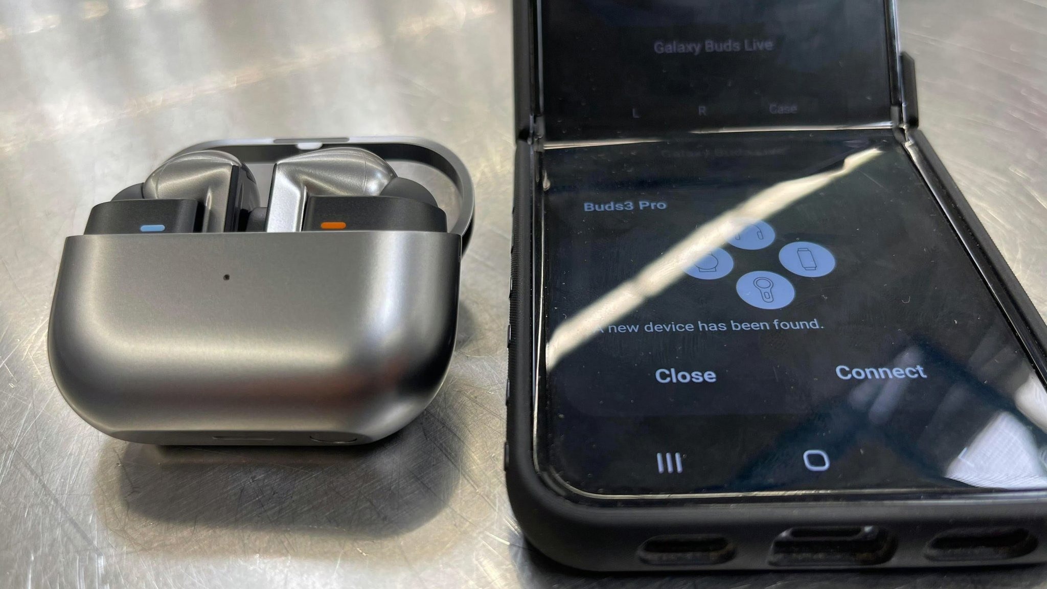 اولین تصاویر از گلکسی بادز ۳ سامسونگ پیش از رونمایی رسمی + عکس اولین تصاویر از گلکسی بادز ۳ سامسونگ پیش از رونمایی رسمی + عکس