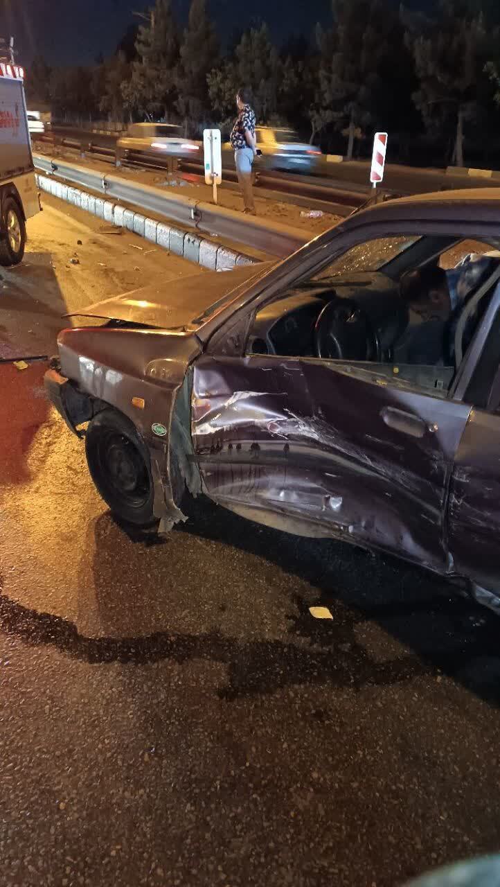 تصادف دو دستگاه خودرو پراید، سه مصدوم برجای گذاشت تصادف دو دستگاه خودرو پراید، سه مصدوم برجای گذاشت