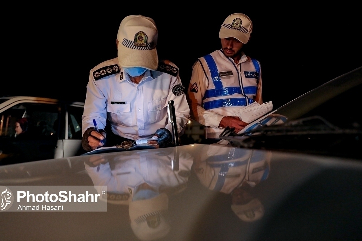 اعمال‌قانون ۲۰۰۲ خودروی حادثه‌ساز در مشهد | با ۴۴۵ موتورسوار فاقد کلاه ایمنی، طبق قانون برخورد شد (۲۴ تیر ۱۴۰۳)