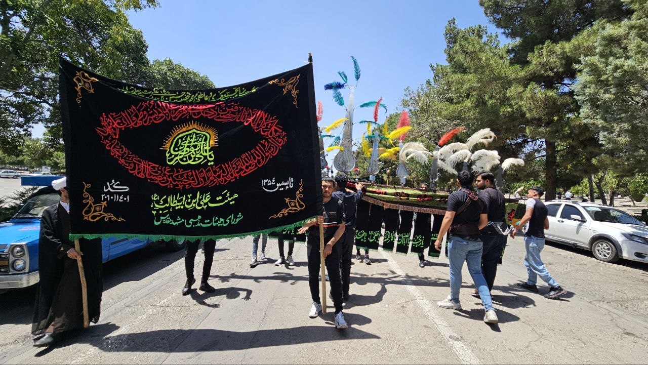 عزاداری ظهر تاسوعا در آرامستان بهشت رضا(ع) مشهد + تصاویر
