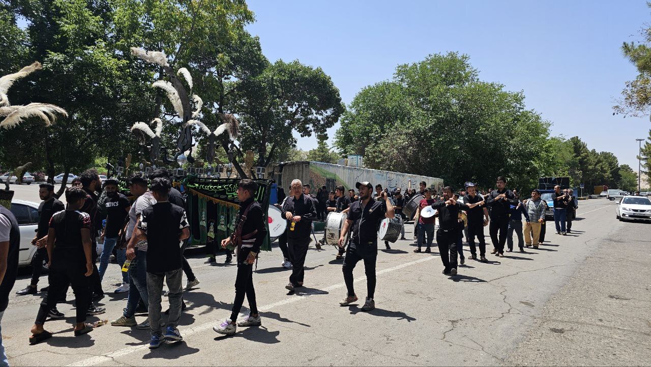 عزاداری ظهر تاسوعا در آرامستان بهشت رضا(ع) مشهد + تصاویر