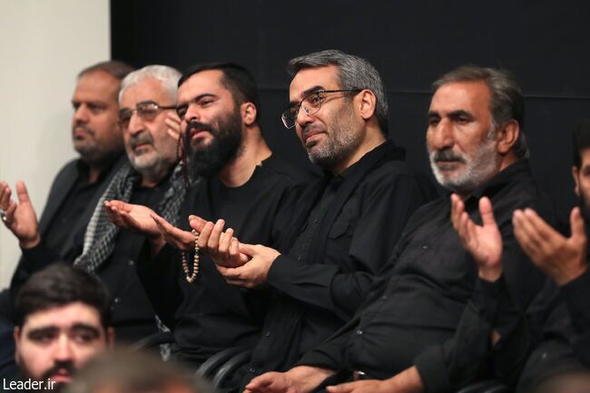 مراسم عزاداری شب عاشورا با حضور رهبر معظم انقلاب برگزار شد+تصاویر