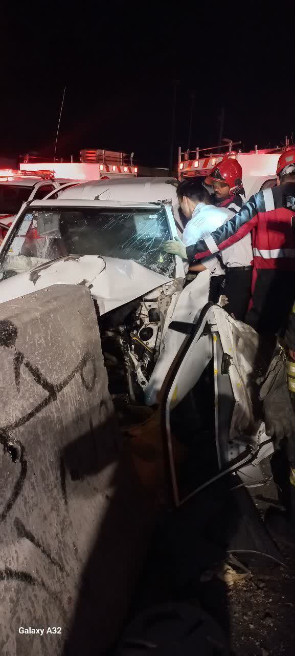 برخورد پراید وانت با گاردریل کنار بزرگراه حادثه آفرید (۲۶ تیر ۱۴۰۳) برخورد پراید وانت با گاردریل کنار بزرگراه حادثه آفرید (۲۶ تیر ۱۴۰۳)