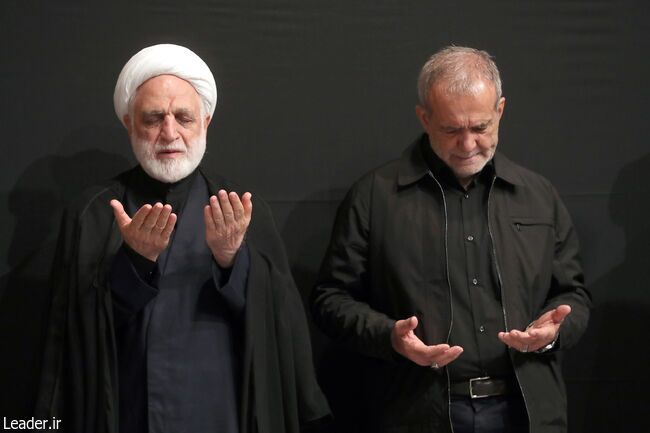 مراسم عزاداری شام غریبان در حسینیه امام خمینی(ره) با حضور رهبر معظم انقلاب + فیلم و تصاویر