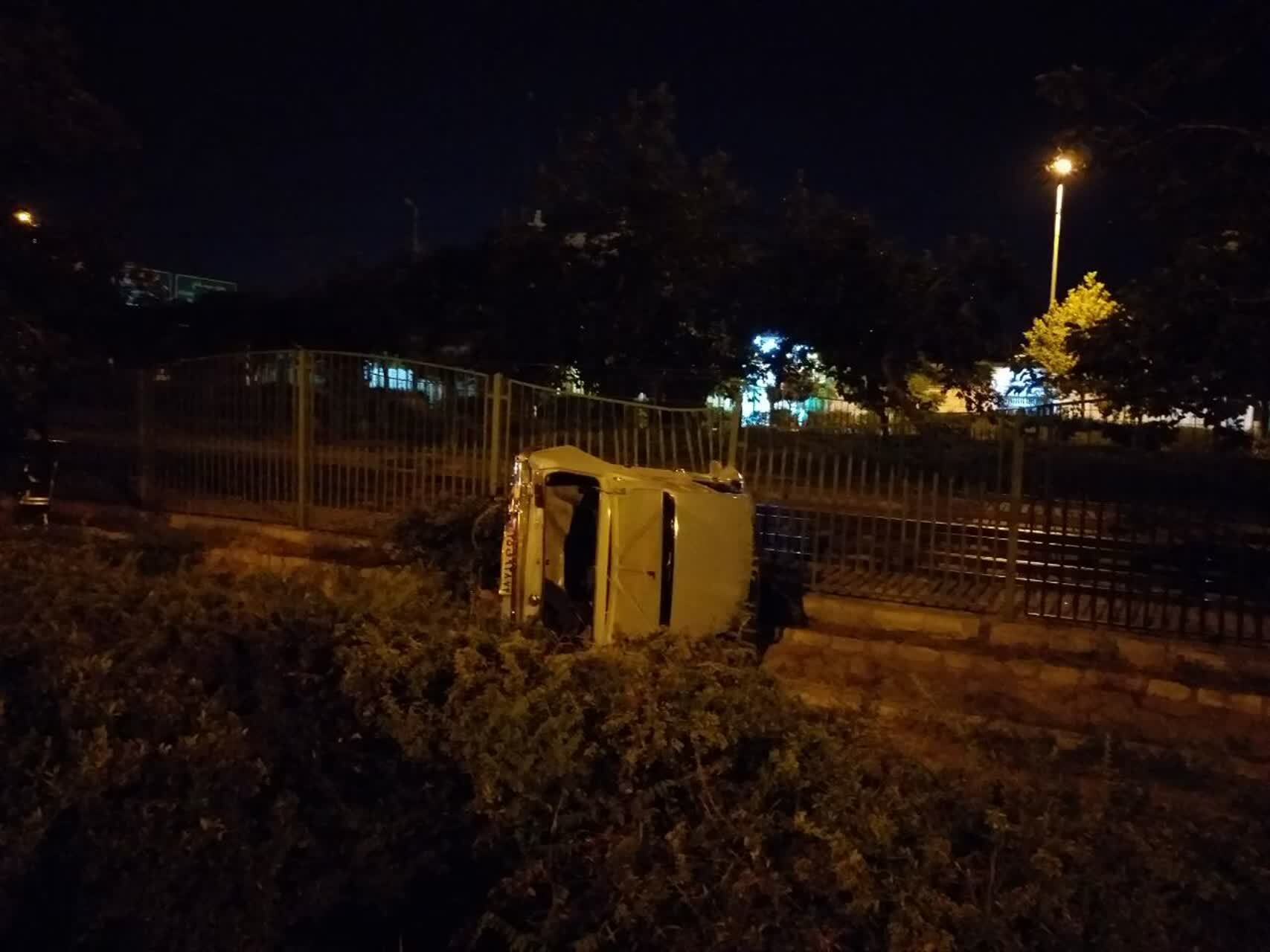 واژگونی خودرو پیکان در بلوار وکیل آباد مشهد (۳۰ تیر ۱۴۰۳) واژگونی خودرو پیکان در بلوار وکیل آباد مشهد (۳۰ تیر ۱۴۰۳)