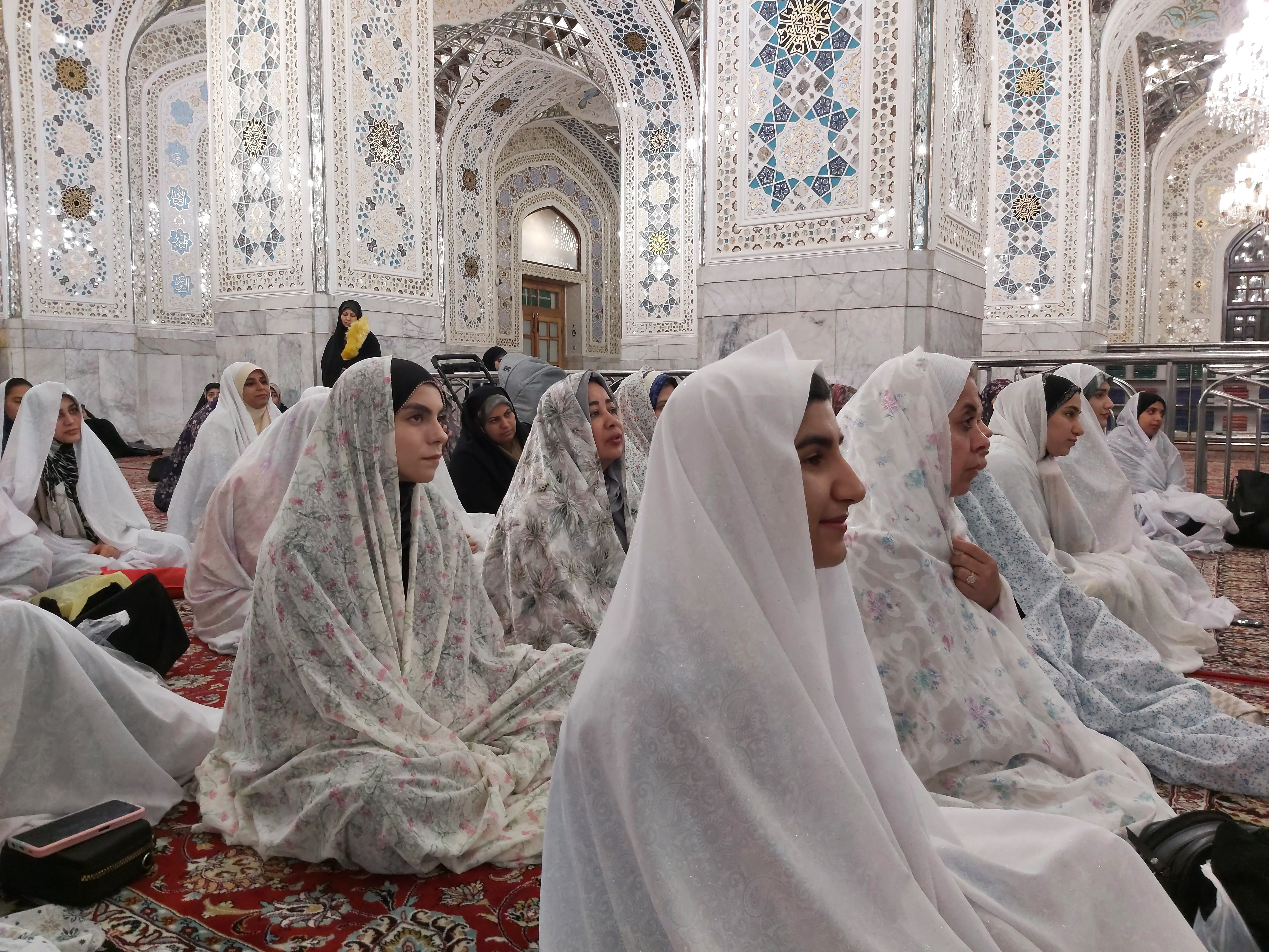 حال و هوای ۵۰ زوج بوشهری که ماهشان را در حرم امام رضا (ع) عسل کردند حال و هوای ۵۰ زوج بوشهری که ماهشان را در حرم امام رضا (ع) عسل کردند