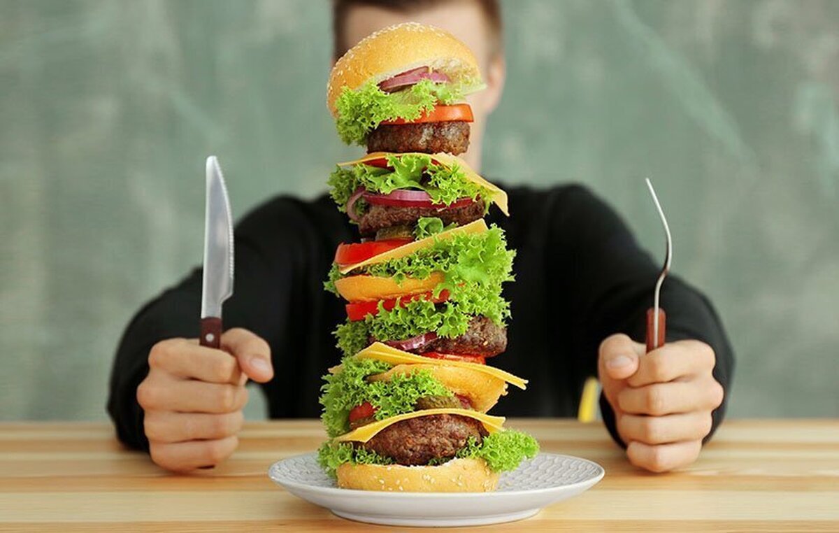 دلایلی که شما را به خوردن برخی مواد غذایی معتاد می‌کند + راه حل‌های ترک اعتیاد مصرف غذا‌های مضر