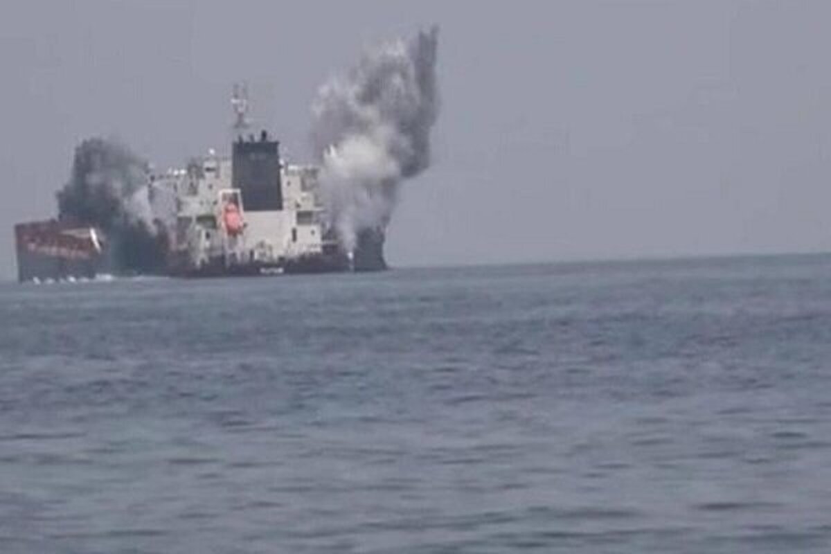 عملیات مشترک نیروهای مسلح یمن و مقاومت عراق | کشتی رژیم صهیونیستی در بندر حیفا هدف قرار گرفت