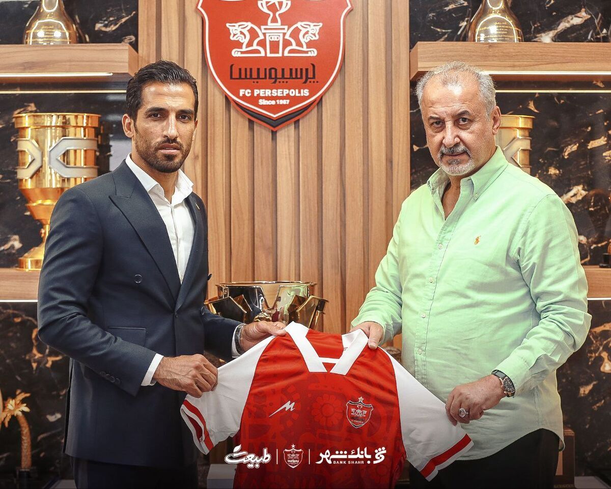 تمدید یک ساله وحید امیری با پرسپولیس + عکس تمدید یک ساله وحید امیری با پرسپولیس + عکس